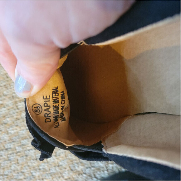 CATHERINE MALANDRINO black platform slip on shoes.  Size is 8.5. - Picture 7 of 9